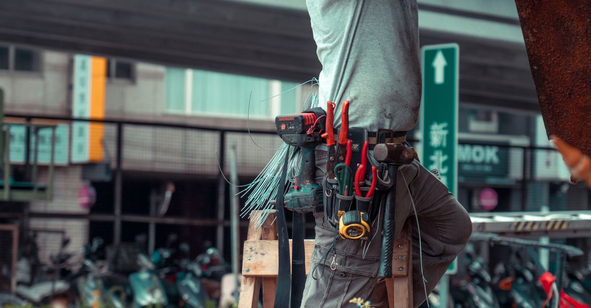 Reliable Hand Handyman Services at work